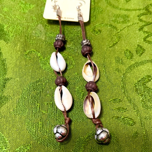 Pukka shell earrings - Picture 3 of 3